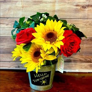 NEW!! Beautiful Bouquet of Sunflowers and Red Roses!